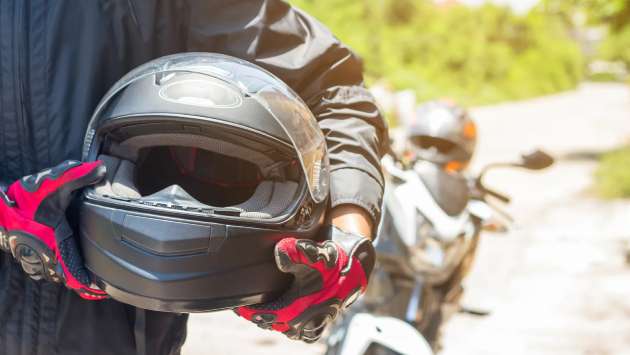 Police to check individuals wearing helmets while off bikes