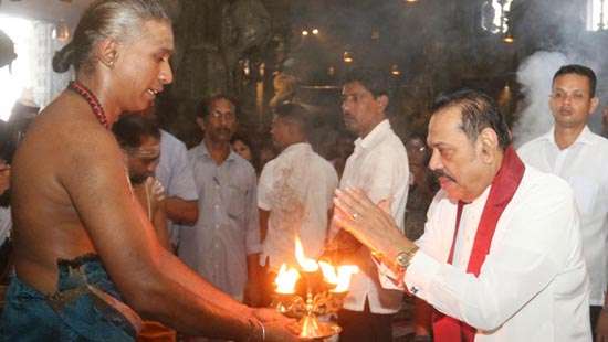 MR visits Mayurapathy Kovil