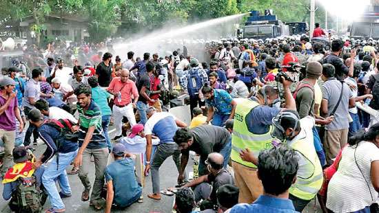 Police lob tear gas at IUSF protest march demanding release of PTA detainees