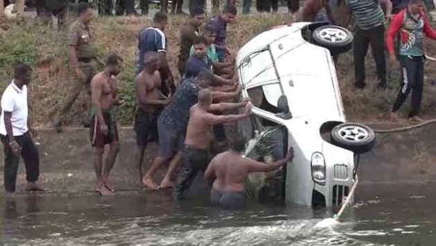 Two dead after car plunges into Viyana Canal