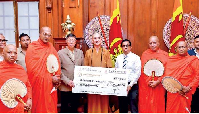 Gangaramaya Temple donates Rs. 30 Mn to ‘Rebuilding Sri Lanka’ fund