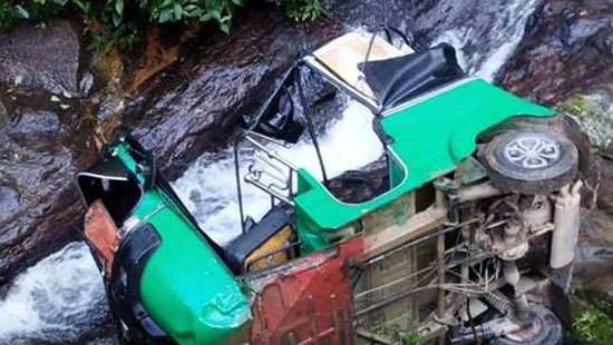 Three-wheeler plunges into Mohini Ella ravine, two killed