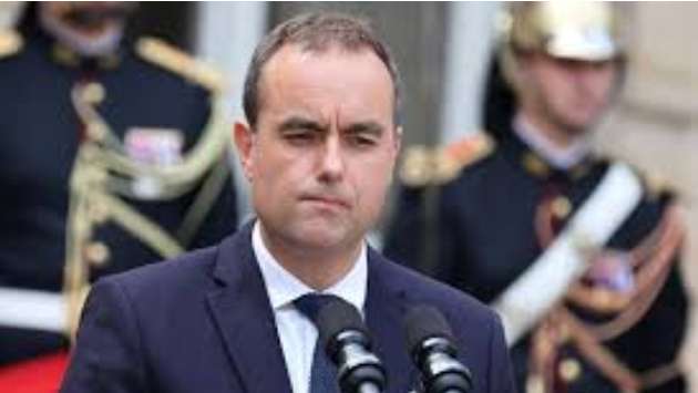 French PM and government resign