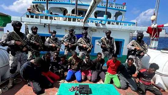 India navy rescues Pakistani sailors from pirates