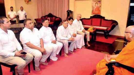 Joint opposition leaders seek guidance from Mahanayake of Amarapura chapter to meet national challenges