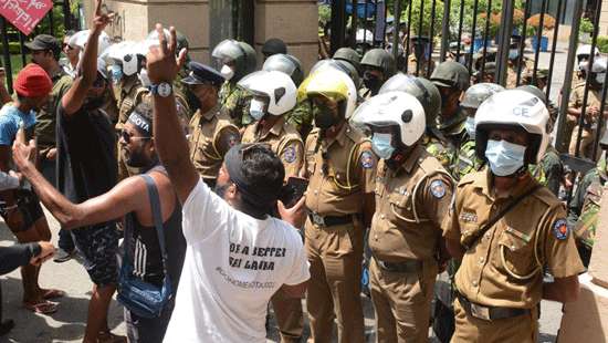 Tense situ outside Presidential Secretariat