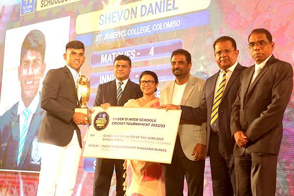 Shevon Daniel wins Schoolboy Cricketer Award