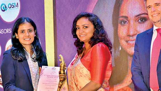 Kamanthi receives ‘Print Media Youth Journalist of the Year’ Award