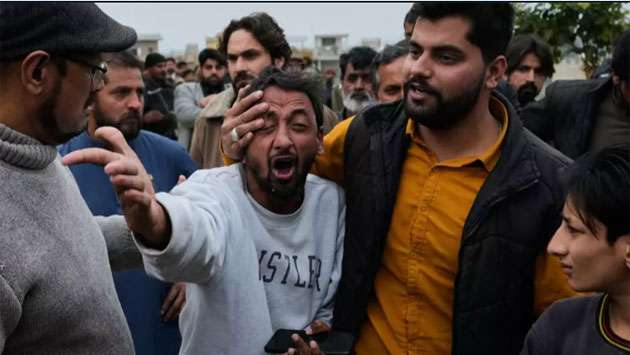 Suicide bombing at Islamabad Shiite mosque kills at least 30 people