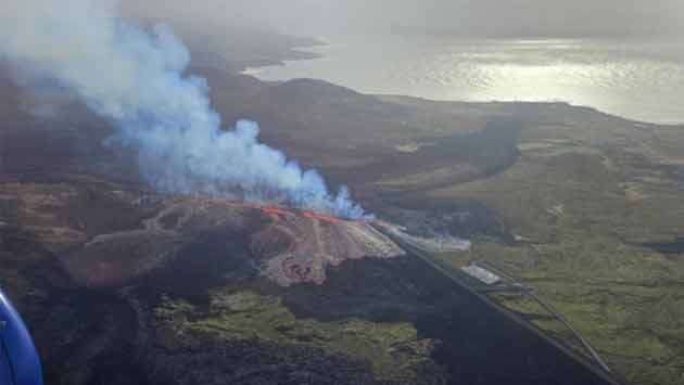 Volcano erupts in Iceland, triggering tourist evacuation