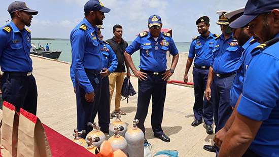 SL Navy sizes over 08kg of gold  along with two suspects
