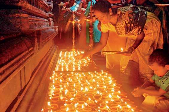 Hindus celebrate Deepavali