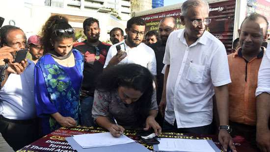 Signature campaign at Galle Face Green