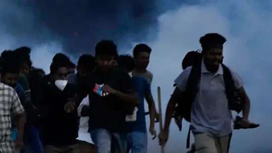 Six, including four student monks, arrested for protesting near Kelaniya University