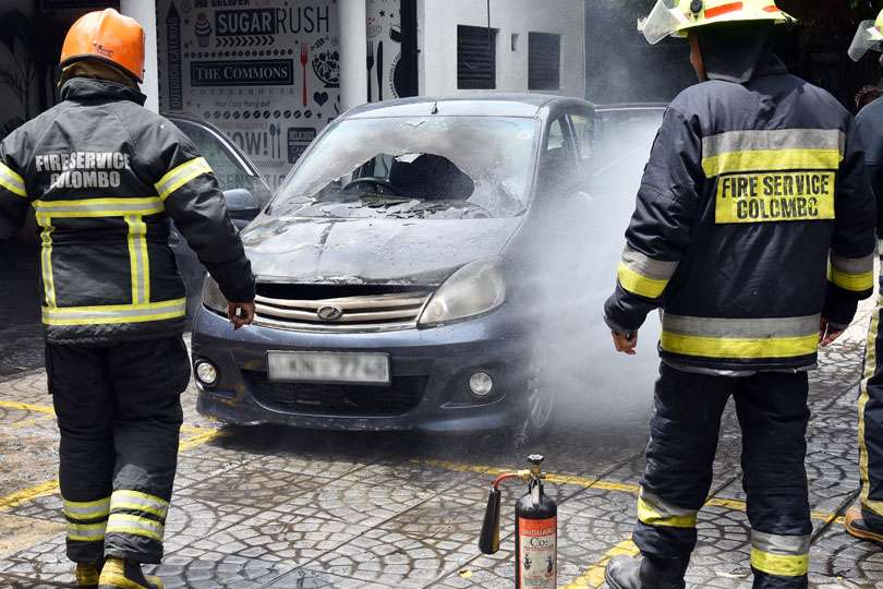 Car catches fire in Colombo