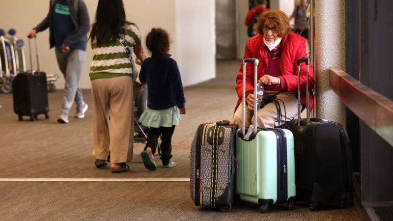Covid: US to drop test requirement for air travellers