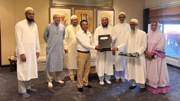 Dawoodi Bohra community donate IT equipment to Puttalam Hospital