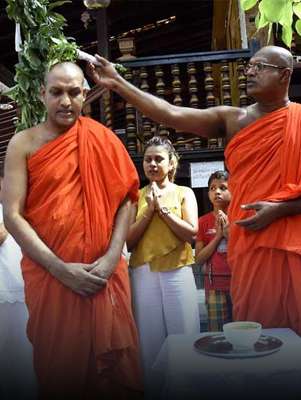 Oil anointing ceremony at Gangaramaya Temple