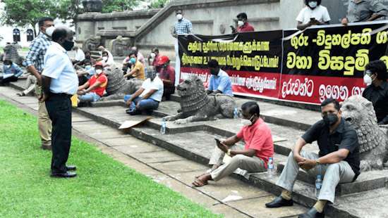 Teachers launch satyagraha