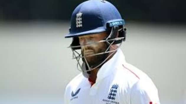 England star Ben Duckett appears to be drunk during Ashes tour