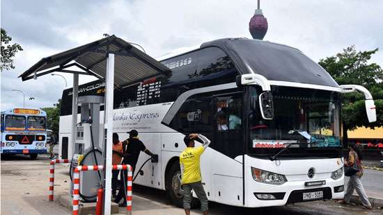 Buses receive fuel at Bastian Mawatha fuel pump