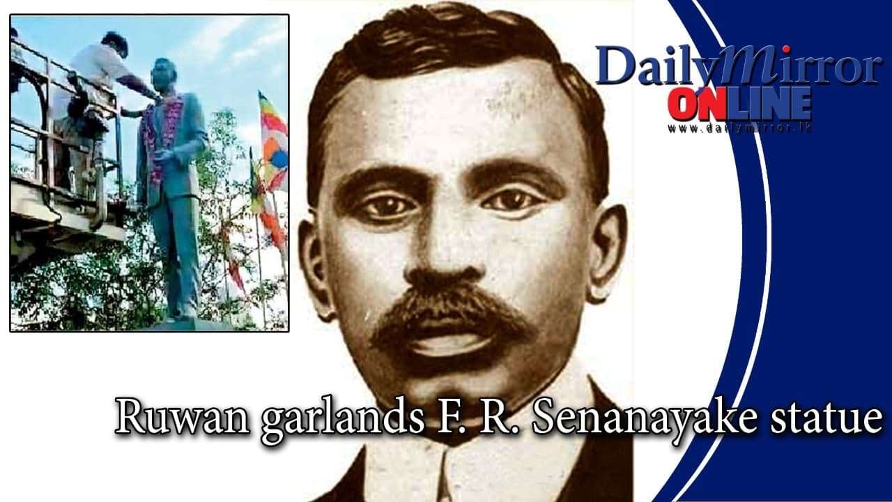 Ruwan Wijewardene, Deputy Leader of the UNP and Great Grandson of F R Senanayake Garlands Statue