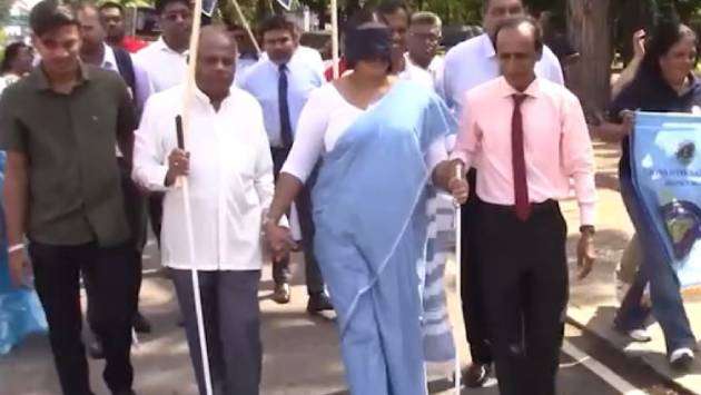 Colombo Mayor walks with vision-impaired group