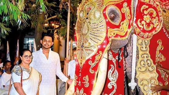 Kelaniya Duruthu Perahera: Sasanka designs first elephant dress for main tusker