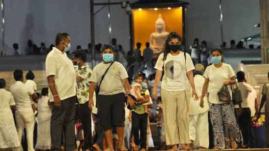 Devotees at Kiri Vehera