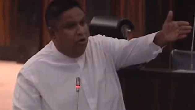 Wasantha Samarasinghe using Range Rover: Chamara Samapth