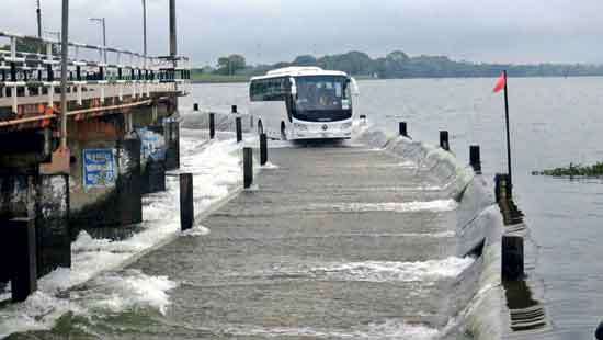 Kandalama Tank overflow disrupts Dambulla-Wewala traffic