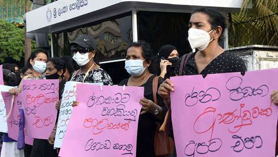 Demo by ’Women for Rights’