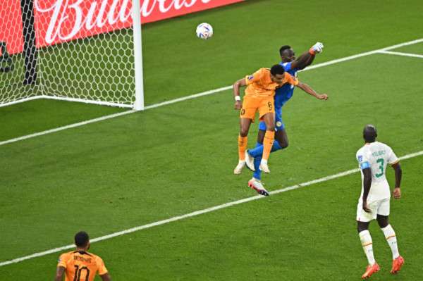 Netherlands strike late to beat Senegal on World Cup return