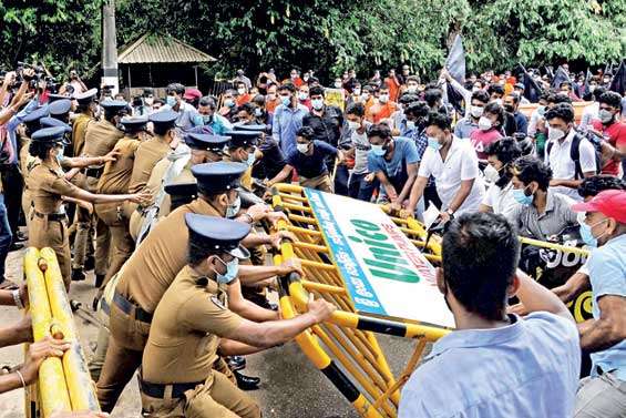 Protest against KDU  Act by university students