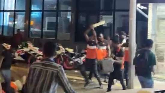 Brawl breaks out outside Hotel De Plaza in Kollupitiya