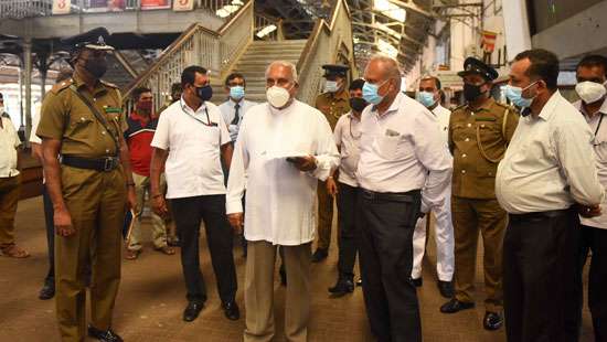 Minister at Fort Railway Station