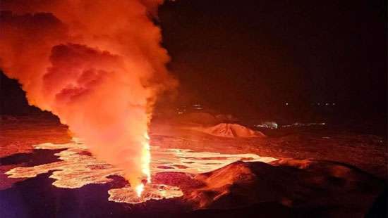 Iceland volcano erupts again, molten rocks spew from fissures