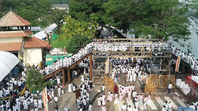 Health officials urge people to carry medical records during Sri Dalada Wandanawa