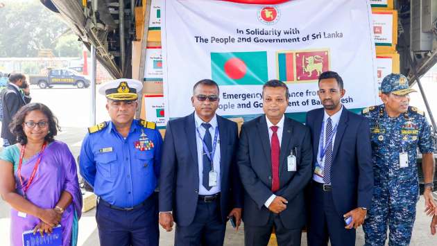 Bangladesh delivers urgent aid to Sri Lanka