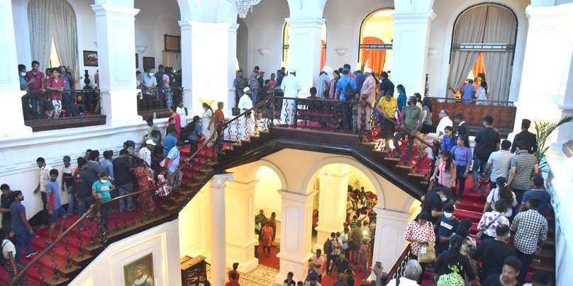 Public galore in Presidential Secretariat, House and Temple Trees