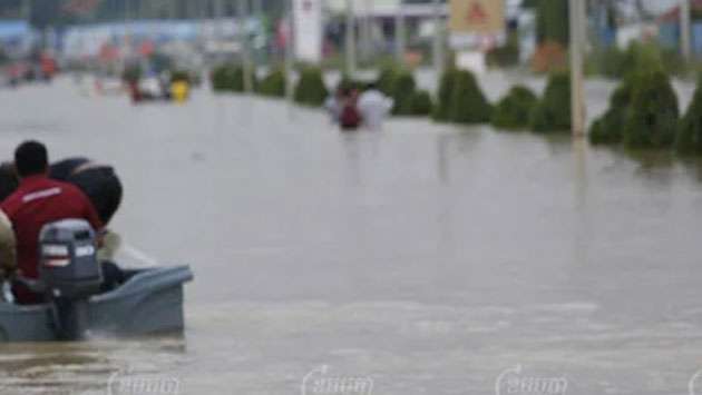 Evacuation alert issued as Ambatale flood barrier reaches critical level