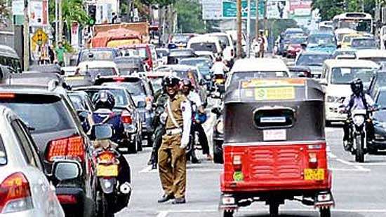 Heavy traffic in Town Hall due to IUSF protest
