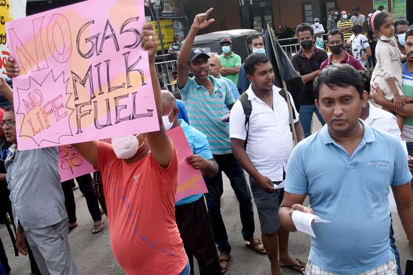 Anti-govt protest by Gampaha youth