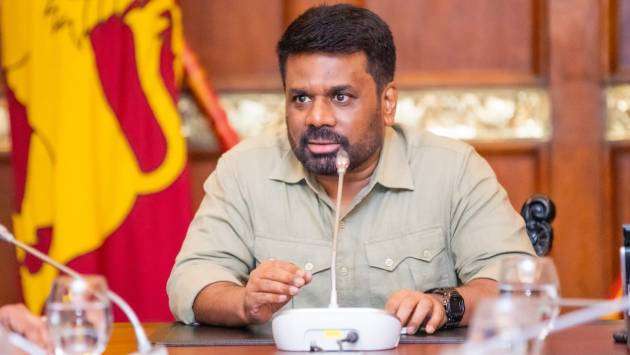 President discusses country’s security situation with senior Navy officers