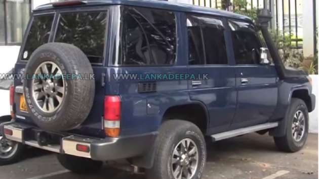Cops salute fake police Jeep