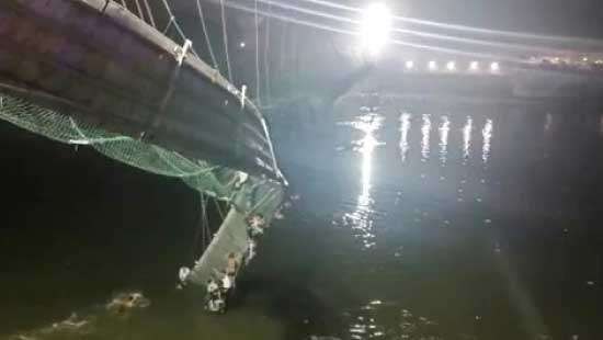 40 killed  in suspension bridge collapse in India