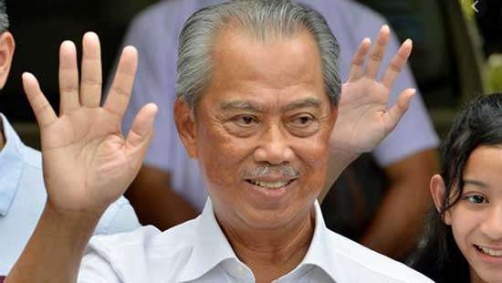 New Malaysia PM sworn in amid crisis