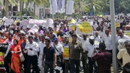 Massive protest march by teachers from Fort to Presidential Secretariat today