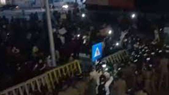 Clash between two protesting factions at Temple Trees, 10 hospitalised