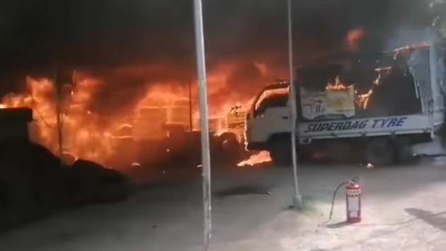 Fire destroys tyre factory in Divulapitiya